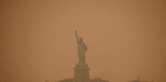 NUEVA YORK CUBIERTO DE NIEBLA AMARILLA POR INCENDIOS FORESTALES EN CANADÁ