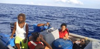 ARMADA DE COLOMBIA RESCATÓ A CINCO MIGRANTES VENEZOLANOS