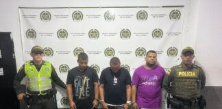 TRES INDIVIDUOS FUERON CAPTURADOS POR PORTE ILEGAL DE ARMAS DE FUEGO, CUANDO SE MOVILIZABAN EN UN VEHÍCULO EN EL SUROCCIDENTE DE BARRANQUILLA