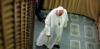 PAPA FRANCISCO SE RECUPERA SATISFACTORIAMENTE LUEGO DE CIRUGÍA