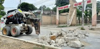 CONSTRUYEN POMPEYANOS EN ZONA ESCOLAR DE LA AVENIDA SAN CARLOS