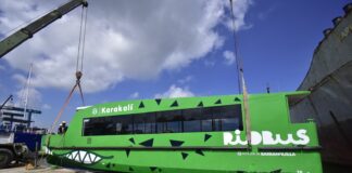 CON GRUPO DE MILLO FUE RECIBIDO EL RIOBÚS EN EL MALECÓN DEL RÍO
