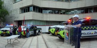 GOBERNADOR FORTALECE OPERATIVIDAD DE LA POLICÍA NACIONAL AL ENTREGARLES 10 CAMIONETAS