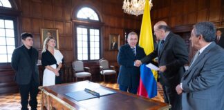EL EXSENADOR ROY BARRERAS FUE POSESIONADO, POR EL CANCILLER ÁLVARO LEYVA, COMO EMBAJADOR EN REINO UNIDO