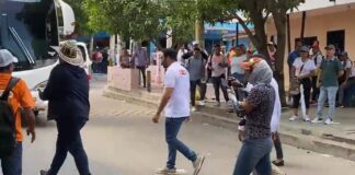 ENTRE GRITOS Y ABUCHEOS FUE RECIBIDO AGMETH ESCAF, EN MEDIO DE LAS MANIFESTACIONES A FAVOR DEL GOBIERNO NACIONAL