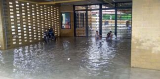 LA INSTITUCIÓN EDUCATIVA NUEVO BOSQUE TERMINÓ CON PISCINA, A CAUSA DE LAS LLUVIAS DE ESTE VIERNES