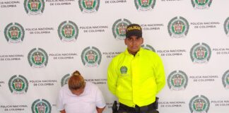 LA CAPTURARON CON VARIAS CÉDULAS EN SU PODER