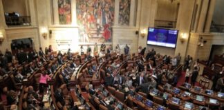 COMO SI SUS SUELDOS YA NO FUERAN MILLONARIOS VARIOS CONGRESISTAS RECIBIERON TRIPLE PAGO EN NOVIEMBRE