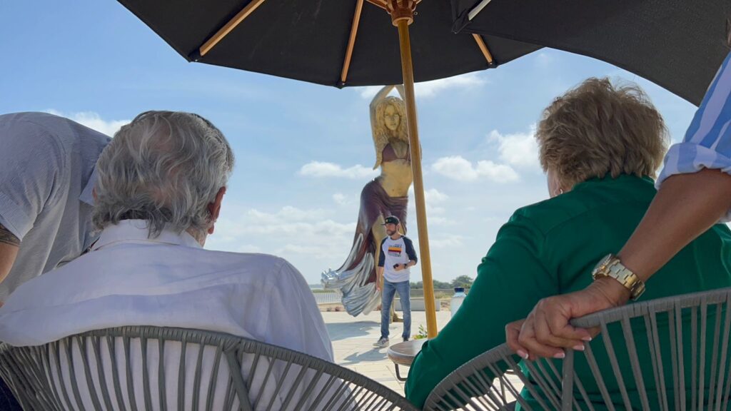 El malecón cuenta con un nuevo atractivo turístico y es la estatua de la cantante barranquillera shakira