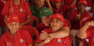 GOBERNADOR HÉCTOR OLIMPO DESPIDE EL 2023 RODEADO DE ADULTOS MAYORES DEL DEPARTAMENTO. «ME ESTÁN REGALANDO UN FIN DE AÑO ESPECTACULAR»