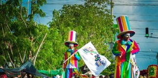 ALCALDE YAHIR ACUÑA ENCABEZÓ UN DESFILE FOLCLÓRICO DE LAS FIESTAS DEL 20 DE ENERO