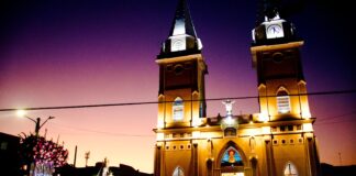 MAGANGUÉ SE ILUMINA CON SU CATEDRAL PARA VIVIR LAS FIESTAS DE LA CANDELARIA