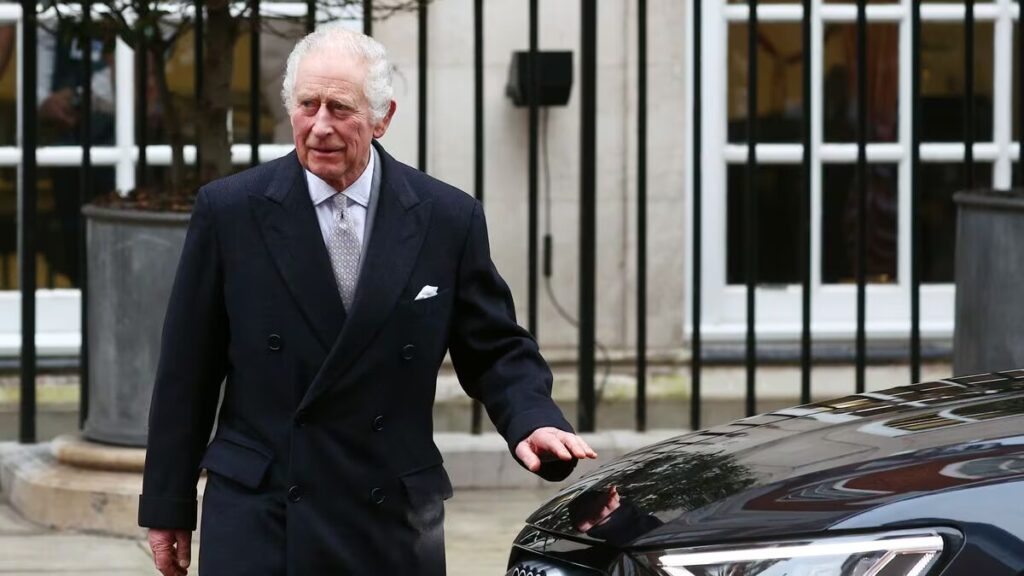 Desde el palacio de buckingham informaron que el rey carlos III padece cáncer