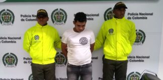 ‘ARDILLO’ NO ENCONTRÓ UN ÁRBOL PARA ESCONDERSE Y FUE CAPTURADO POR LAS AUTORIDADES