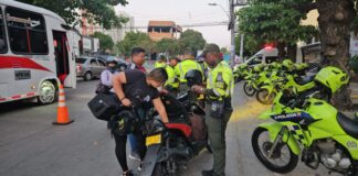 POLICÍA METROPOLITANA REALIZA CONTROLES A LA PROHIBICIÓN DE PARRILLEROS HOMBRES EN MOTOCICLETA
