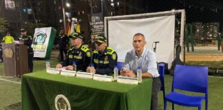 COMANDO AL BARRIO EL TRINOMIO DE LA SEGURIDAD: POLICÍA, COMUNIDAD Y AUTORIDADES