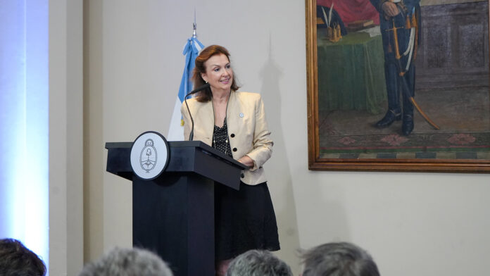 Argentina anunció visita de su canciller Diana Mondino a Colombia