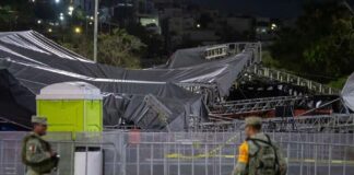 EN PLENO CIERRE DE CAMPAÑA DE UN CANDIDATO EN MÉXICO COLAPSÓ LA TARIMA Y DEJÓ 9 PERSONAS MUERTAS