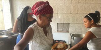SABOR A HOGAR: DOÑA EVELYN, LA COCINERA QUE TEJE LAZOS INQUEBRANTABLES CON LOS POLICÍAS DE BOLÍVAR