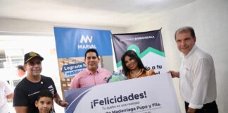 ALCALDE ALEJANDRO CHAR ENTREGA EL PRIMER APARTAMENTO COMPRADO CON EL SUBSIDIO DISTRITAL MI TECHO PROPIO