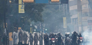 YA VAN POR LO MENOS CINCO MUERTOS Y 100 DETENIDOS POR LAS PROTESTAS EN VENEZUELA