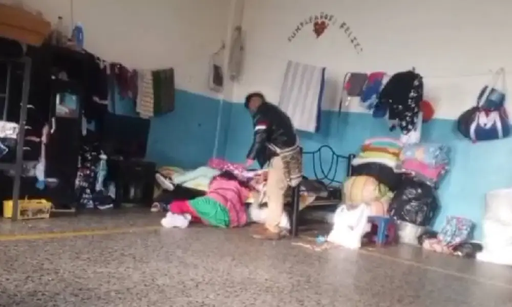 ¡Indignante! Un líder indígena embera le propinó una brutal golpiza a su esposa y fue grabado en vídeo
