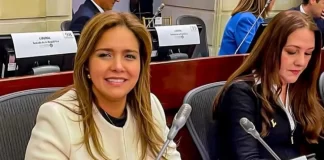 “EN LA COSTA COMEMOS O PAGAMOS LA LUZ”: SENADORA KARINA ESPINOSA