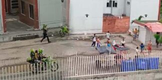 CON PIEDRAS Y OTROS OBJETOS CONTUNDENTES HABITANTES DE LAS GARDENIAS SE ENFRENTARON A LA POLICÍA
