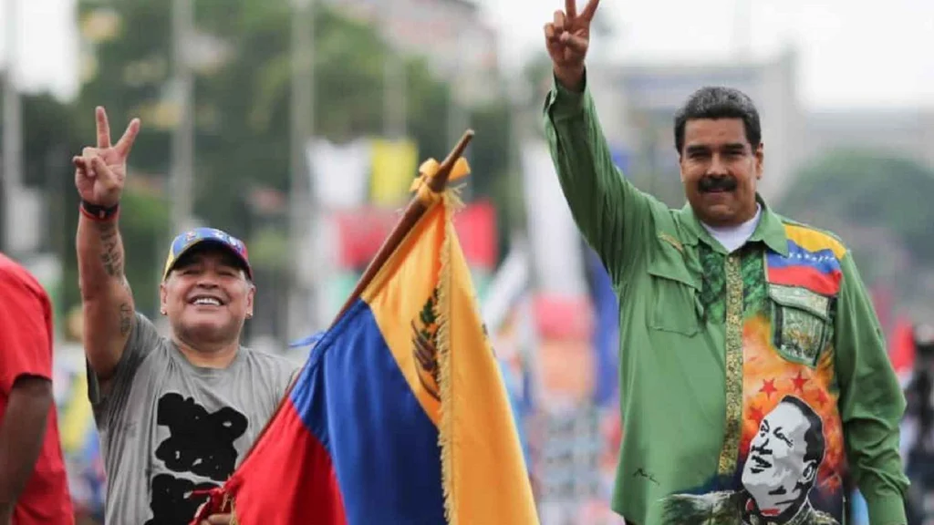 ¿Maduro está cada día más loco? Le pide al espíritu de maradona que asuste a milei