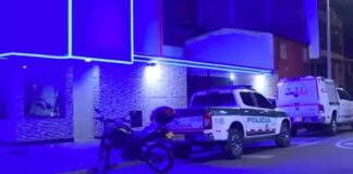 UN POLICÍA ENCONTRÓ A SU ESPOSA CON OTRO HOMBRE Y LES DISPARÓ A AMBOS PARA LUEGO QUITARSE LA VIDA