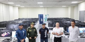 “AQUÍ ESTÁ EL RECURSO DE TODOS PARA QUE LA POLICÍA PUEDA COMBATIR A LOS DELINCUENTES”: ALCALDE CHAR EN ENTREGA DE 500 COMPUTADORES