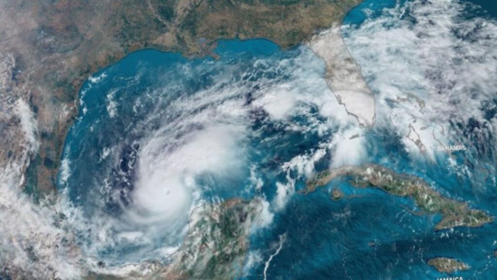 En florida ya se preparan para la llegada del huracán milton