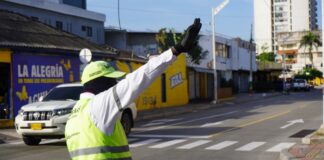 POR CAMBIO DE EQUIPO DE ENFRIAMIENTO CIERRE TOTAL DE LA CARRERA 79 ENTRE CALLES 79B Y 80