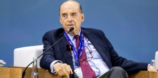 DURA SANCIÓN EN CONTRA DEL EXCANCILLER ÁLVARO LEYVA POR EL LÍO DE LOS PASAPORTES