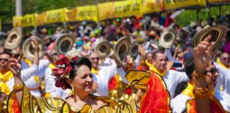 EL CARNAVAL DE BARRANQUILLA LLEVA SU ALEGRÍA A LAS FIESTAS DE CARTAGENA