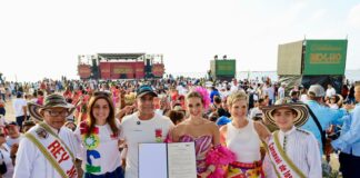 EN LAS PLAYAS DE PUERTO MOCHO, TATIANA ANGULO FERNÁNDEZ DE CASTRO RECIBIÓ DECRETO COMO REINA DEL CARNAVAL DE BARRANQUILLA 2025