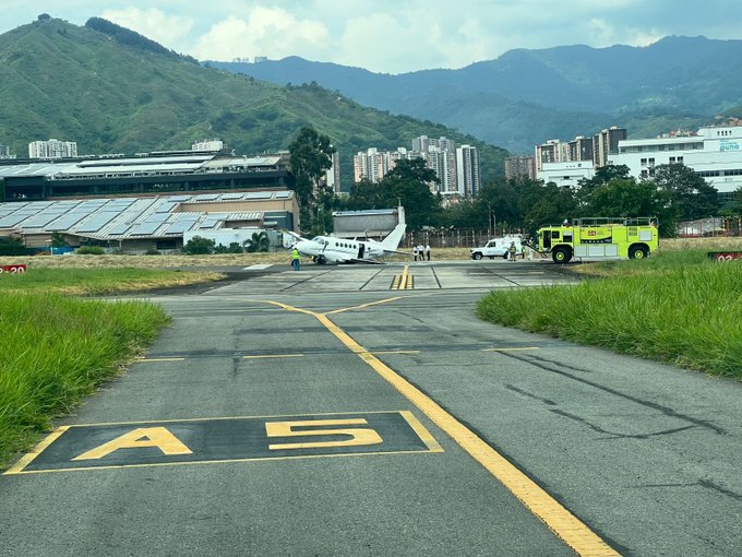 Una avioneta particular aterrizó de emergencia en el aeropuerto de Medellín