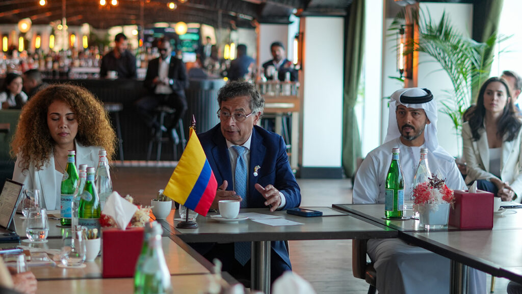 Colombia avanzó con empresarios de emiratos árabes en proyecto para construir megacentro de inteligencia artificial en santa marta