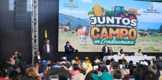 PRESIDENTE PETRO PIDIÓ AL BANCO AGRARIO IMPULSAR MÁS EL CRÉDITO ASOCIATIVO QUE EL MICROCRÉDITO CAMPESINO
