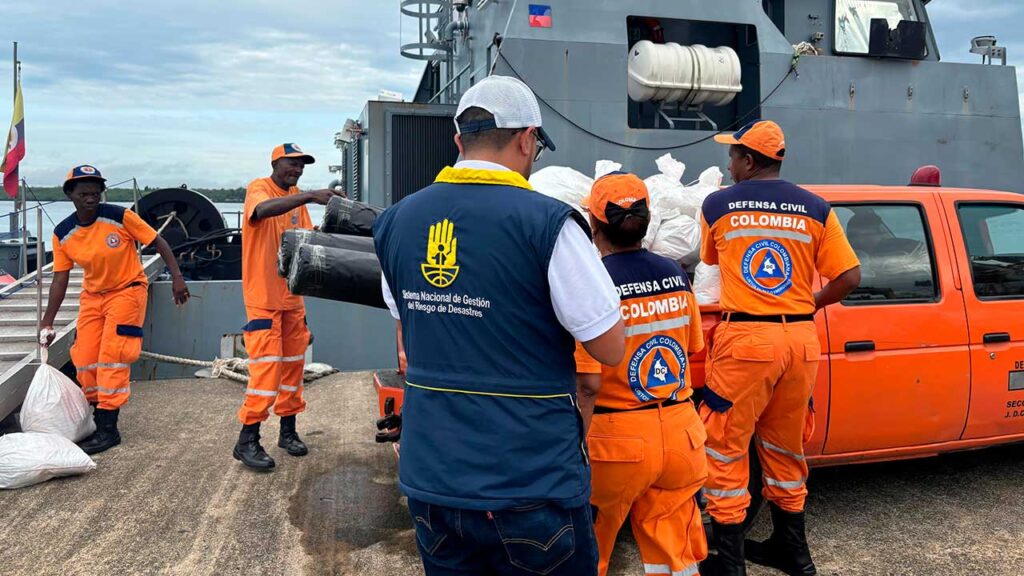 En buque de la Armada, Gobierno llevará asistencia humanitaria a más de 11 mil familias en Chocó
