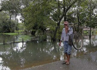 Fuertes lluvias vuelven a golpear a Barranquilla: arroyos desbordados y vehículos afectados