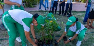En el Día de la Tierra, estudiantes de Soledad realizan siembra de árboles y se comprometen a cuidar el planeta