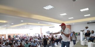 Gobernador Eduardo Verano socializa diseños del Malecón del Bicentenario y casa de la cultura en Suan