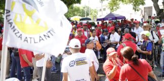 Centrales obreras se reunieron frente a la sede de Fenalco para la marcha en favor de las reformas del Gobierno Petro