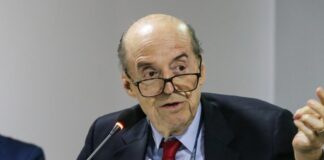 Fiscalía acusa formalmente al excanciller Álvaro Leyva Durán por emitir actos administrativos para presuntamente obstruir contrato de expedición de pasaportes