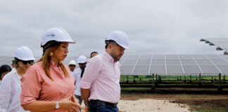 Con granja solar en Sucre el Gobierno garantiza energía limpia a 500 hogares de San Antonio de Palmito
