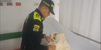 Una bebé de unas pocas horas de nacida fue rescatada por la Policía en Córdoba
