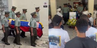Avanzan las honras fúnebres del patrullero José Daniel Varela en el barrio Evaristo Sourdis