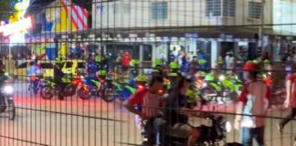 ¡Terror en el Metropolitano! Las riñas que iniciaron en las tribunas siguieron en el exterior del escenario deportivo