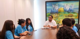 “Los estudiantes porteños nos llenan de orgullo en ferias internacionales de ciencias en Chile y Paraguay”: alcalde Plinio Cedeño